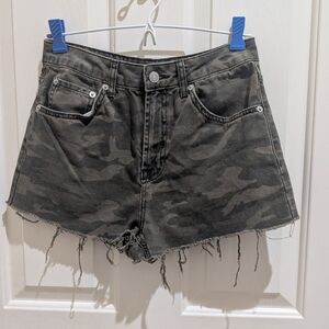 Women's TOPSHOP MOTO Camo Denim Shorts